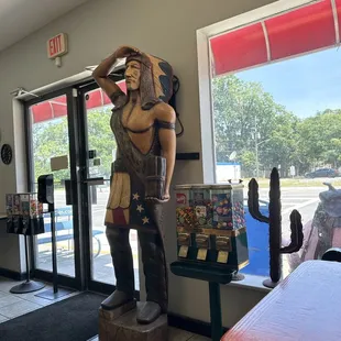 Cu little place with can machines