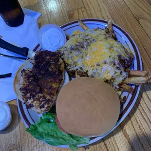 Blackened chicken sandwich w/chili cheese fries