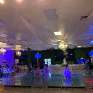 Beautiful place to have an event!! Open bar! Food included.