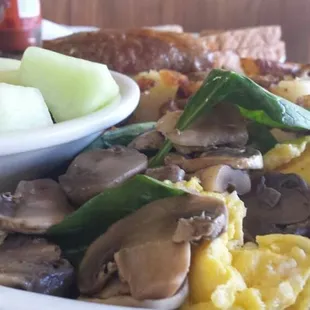 Spinach mushroom scramble eggs with turkey sauce, toast, and fruit