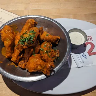 Buffalo wings and ranch