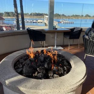 Fire pit keeps you warm in cold weather