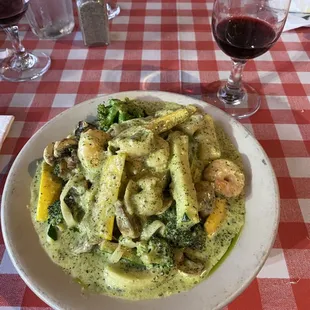 Pesto cream with veggies and shrimp