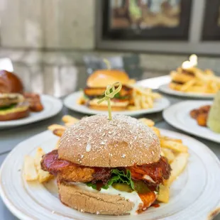 Boogan&apos;s Bacon Burger | Instagram @restaurant_aholic