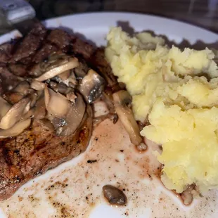 Ribeye with mashed potatoes