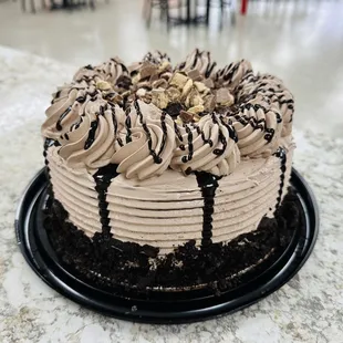  chocolate cake on a black plate