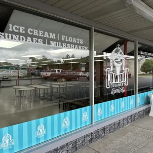 he outside of a restaurant