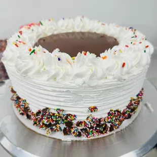 Our classic vanilla and chocolate soft serve stuffed with chocolate crunchies and fudge, topped with caramel sauce, chocolate candies, more