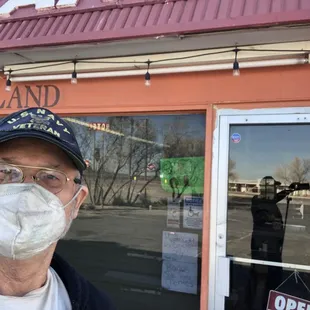 Exterior: easy Gimpwalk across Knox Avenue/Spur 148 to motel