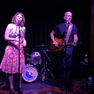 Grant Peeples &amp; Katy sing at the Cowboy Surfer