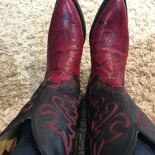 Love these boots! Great fit and color!
