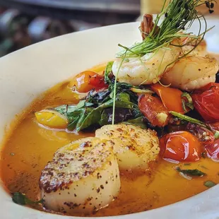 Scallops &amp; shrimp on bed of spinach and tomatoes. Delicious, light and juicy
