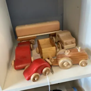 I love the fact that they use the Steiner to sell local artwork