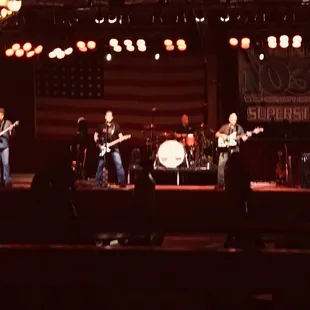 Time to listen to a good band for only $6 tonight