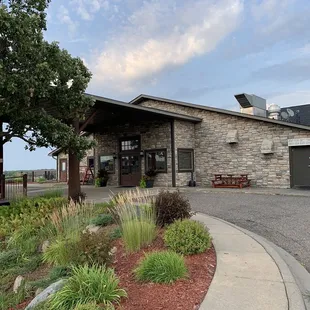 the outside of the restaurant