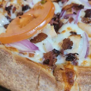 Auburn Chicken Pizza