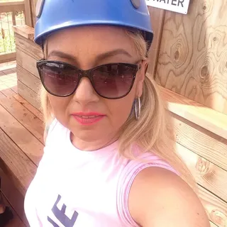 Cindy V.