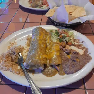 Entree don&apos;t care for look of green sauce