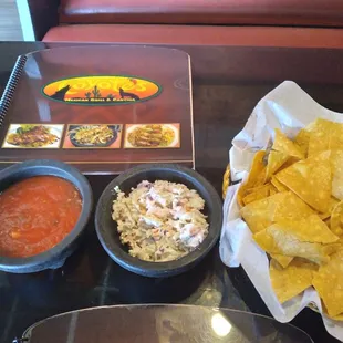 Server brought us delicious warm tortilla chips with salsa and a delicious homemade coleslaw as a complimentary starter before ordering!