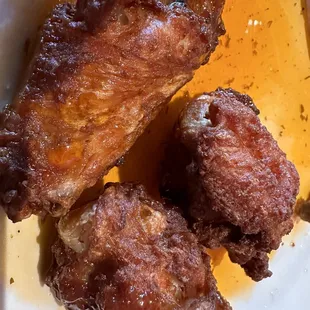 Wings, mango sauce