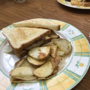 Egg sandwich with potatoes