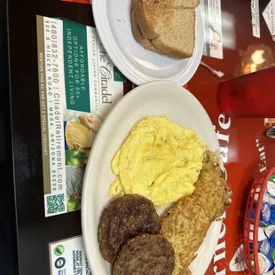 a plate of breakfast food