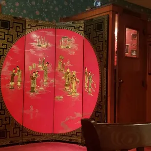 Old school phone booth with no old school phone in it.