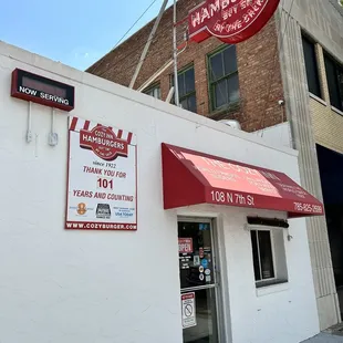 Cozy Inn entrance - takeaway, outdoor patio (3 tables) or indoor dining (only 4-5 counter seats)