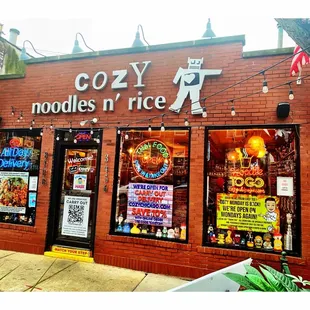 Cozy Noodles n&apos; Rice!Great!Wrigleyville Neighborhood! Open 7 days a week.Take Out,Delivery.Order online Specials. COZYCHICAGO.COM.