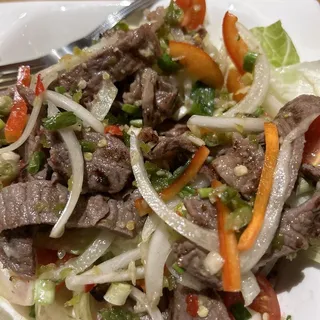 Grilled Beef Tenderloin Salad