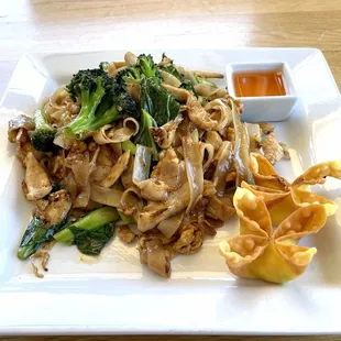 Chicken Pad See Ew Lunch (Soup Or Salad Included But Shown Separately)
