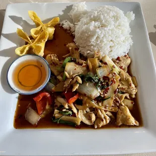 L12. Spicy Basil Lunch Special with chicken