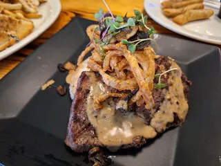 OLDE TOWNE Public House American Bistro