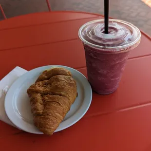 Croissant and blueberry pomegranate smoothie