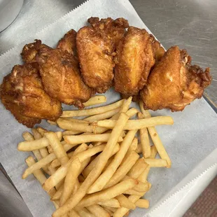 chicken wing with fries