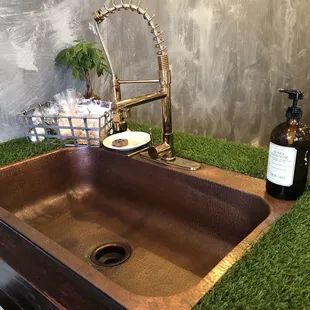 A sink in the front to wash your greasy hands