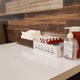 Gloves/  bibs/ wipes / napkins ..  ... and sauce... they got it