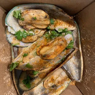 1/2 pound of mussels