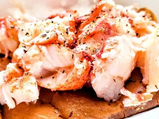 Mason's Famous Lobster Rolls - National Harbor