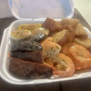 Shrimp, sausage and potatoes