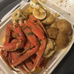 Three crab cluster plate