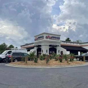 the outside of a restaurant