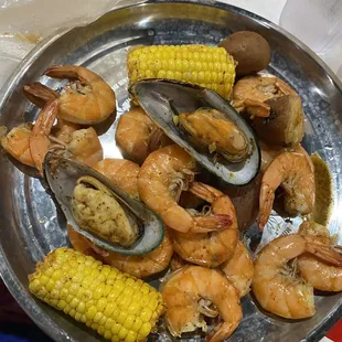 There were a lot of mussels and I don't eat them but my son loves them so win! I only have two in photo but they came with 6/8.