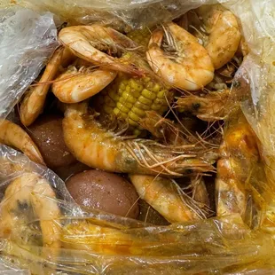 3 lbs shrimp with corn and potatoes