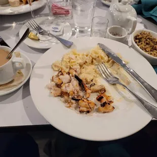 White creamy pasta with shrimp.   =no flavor