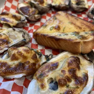 a platter of fresh oysters