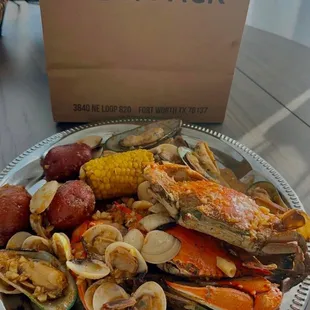 Clams, blue crabs, corn &amp; potatoes. Spicy level 3 crab pack seasoning.