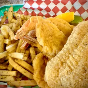 Catfish and shrimp combo basket