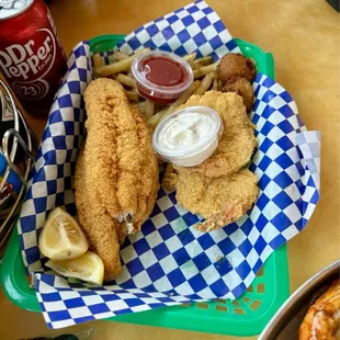 Combo basket, catfish/shrimp