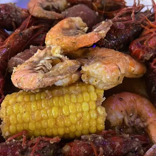a plate of craw and corn